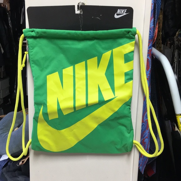 green nike drawstring bag